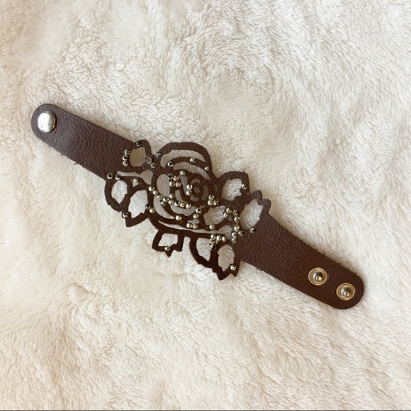 [topshop] Studded rose wrap around bracelet - Picture 2 of 4